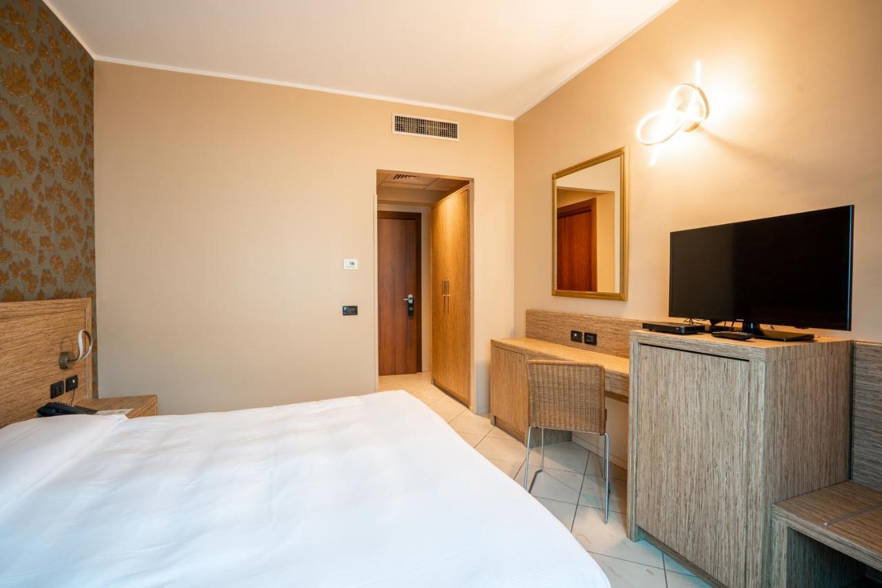 Hotel Parisi Никелино Экстерьер фото