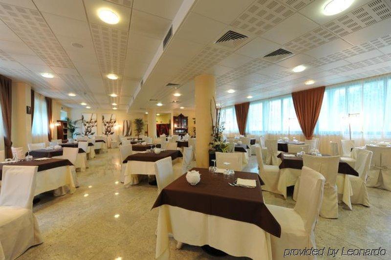 Hotel Parisi Никелино Ресторан фото